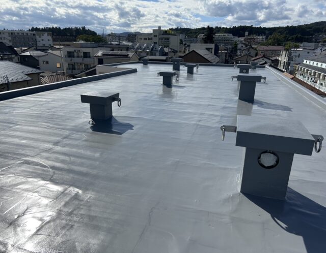 屋上防水工事の重要性：某子平町マンションの屋上防水工事