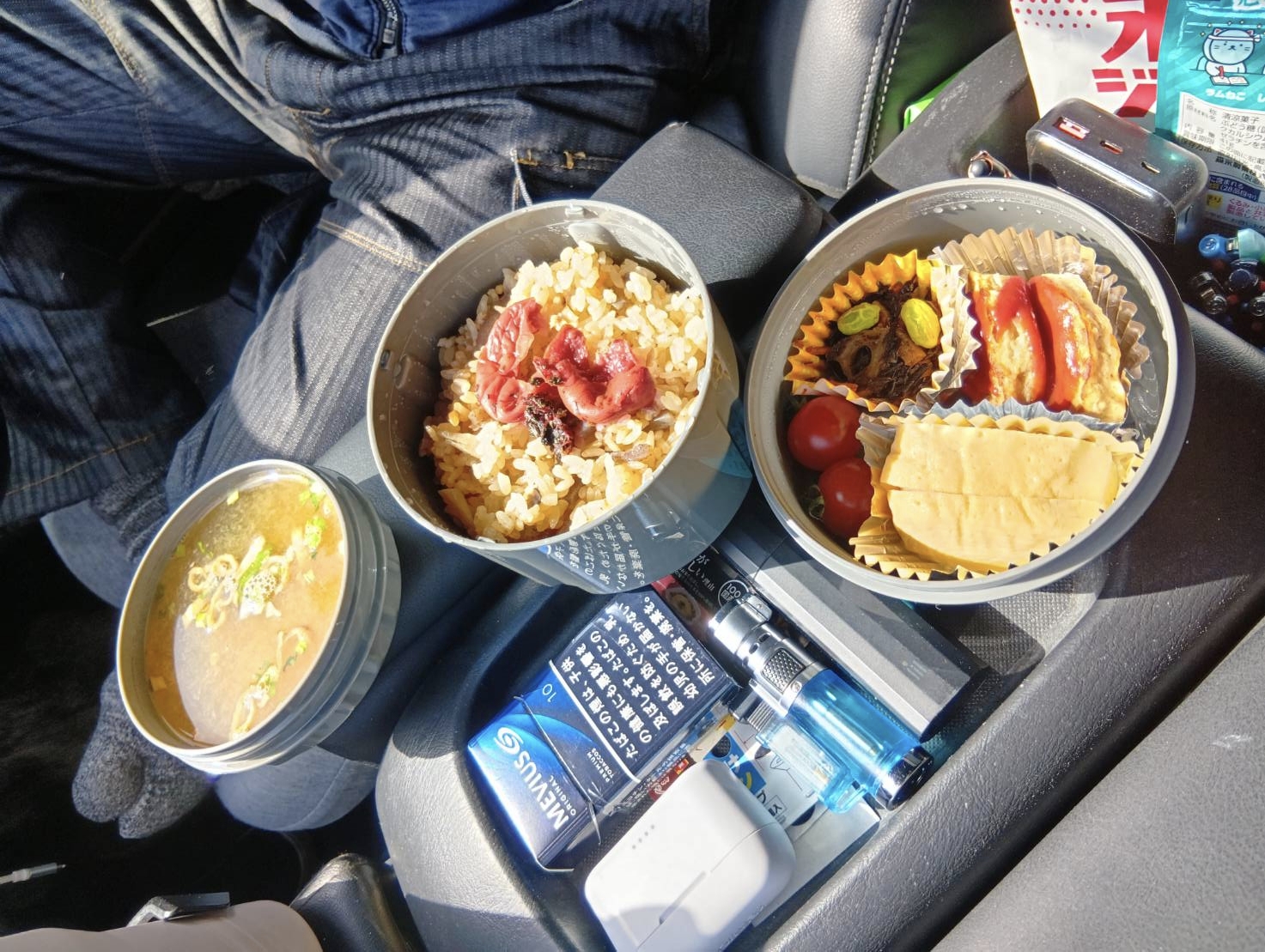 陸前高田出張の昼休み。佐藤部長の手作り弁当から伝わる日々の積み重ね